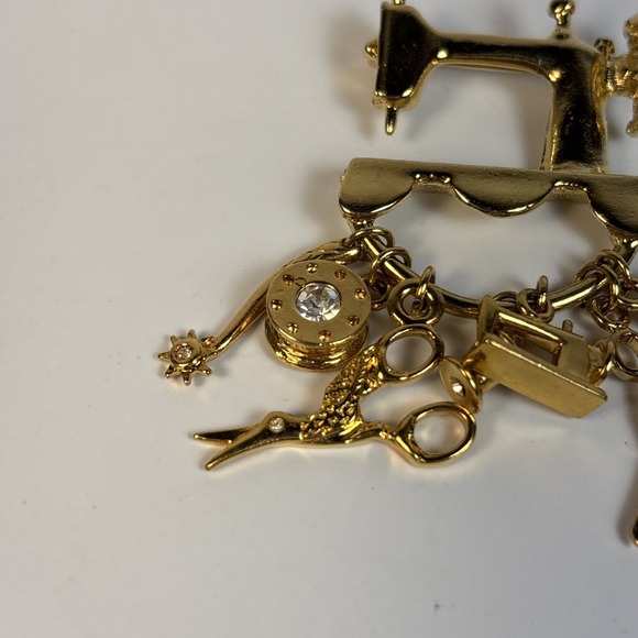 Vintage Brooch Sewing Machine Charms Perfect Condition Gold Tone Rhinestones - Picture 3 of 8